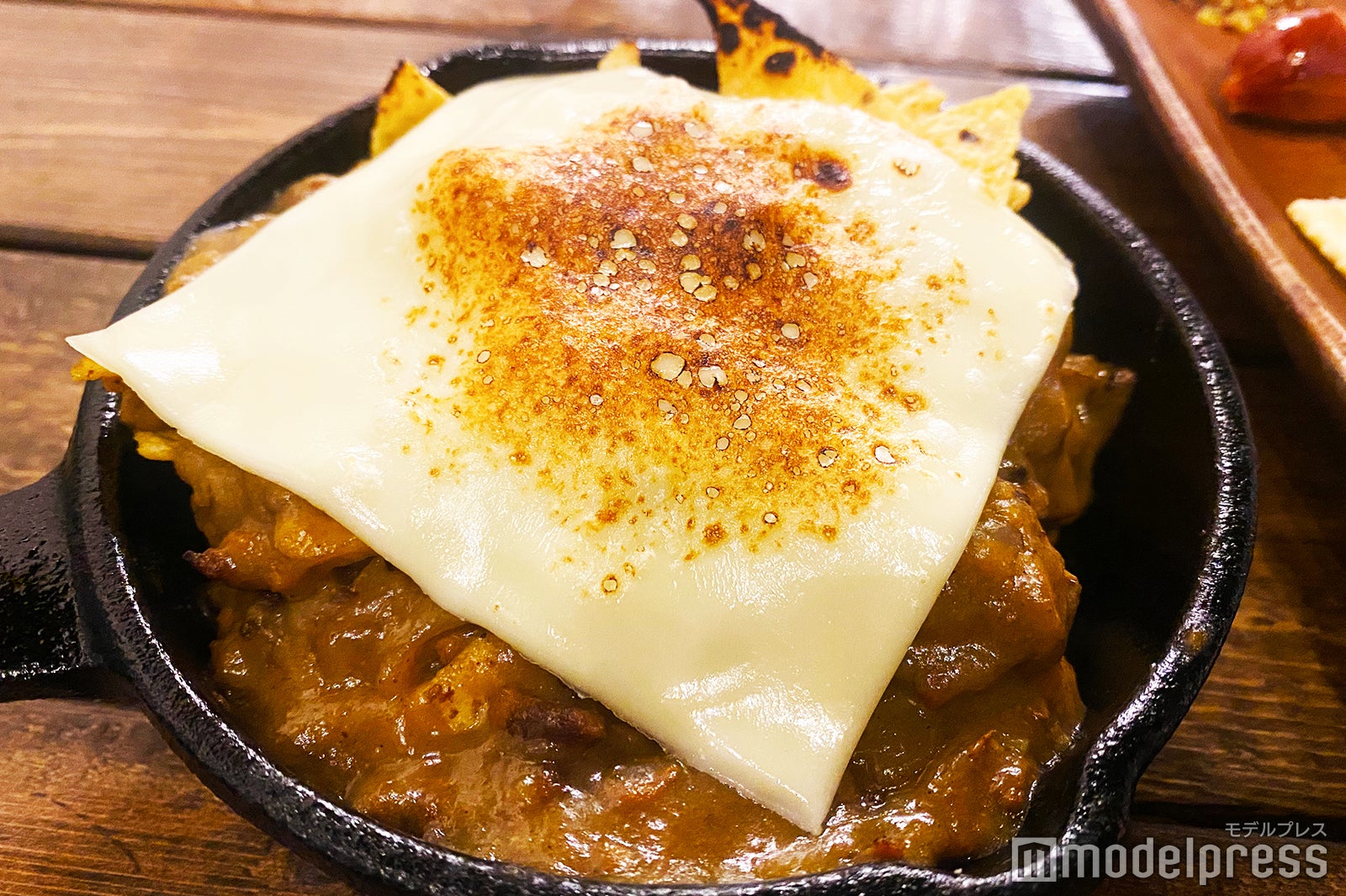 「燻製カレーのナチョス」（税別 680円）（C）モデルプレス