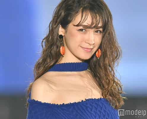 “異次元セレブ”藤井サチ、胸元全開の美デコルテが眩しい<関コレ2017A/W>