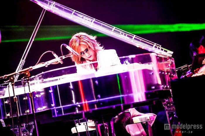 圧巻の演奏で魅せるYOSHIKI