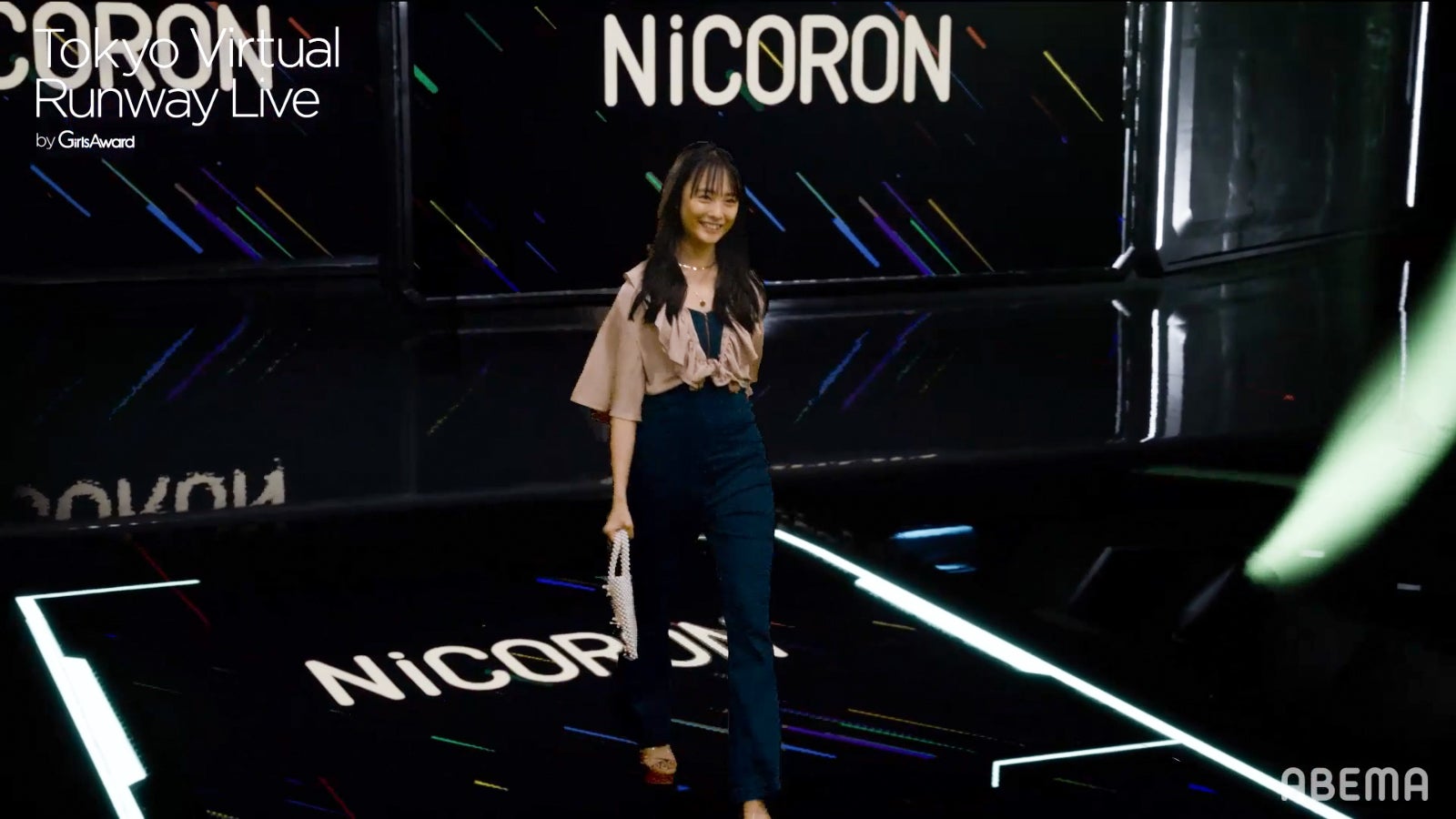 大友花恋（C）Tokyo Virtual Runway Live by GirlsAward （C）AbemaTV, Inc.