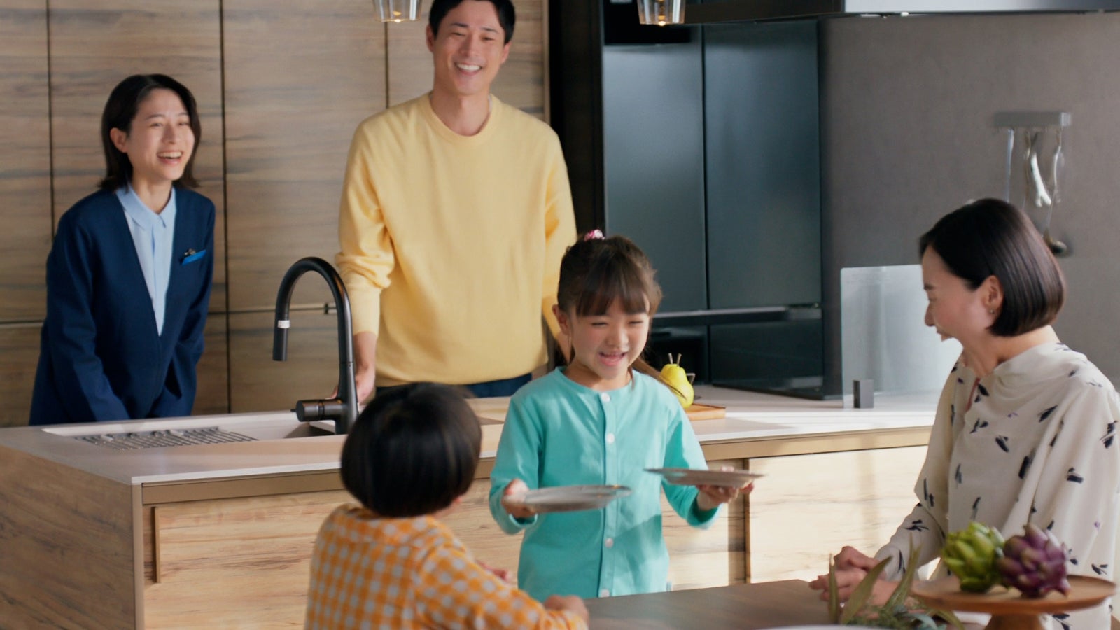 新CMより（提供写真）