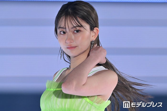 みとゆな、チュールレイヤーがアクセント 爽やかコーデで魅了【GirlsAward 2024 S／S】