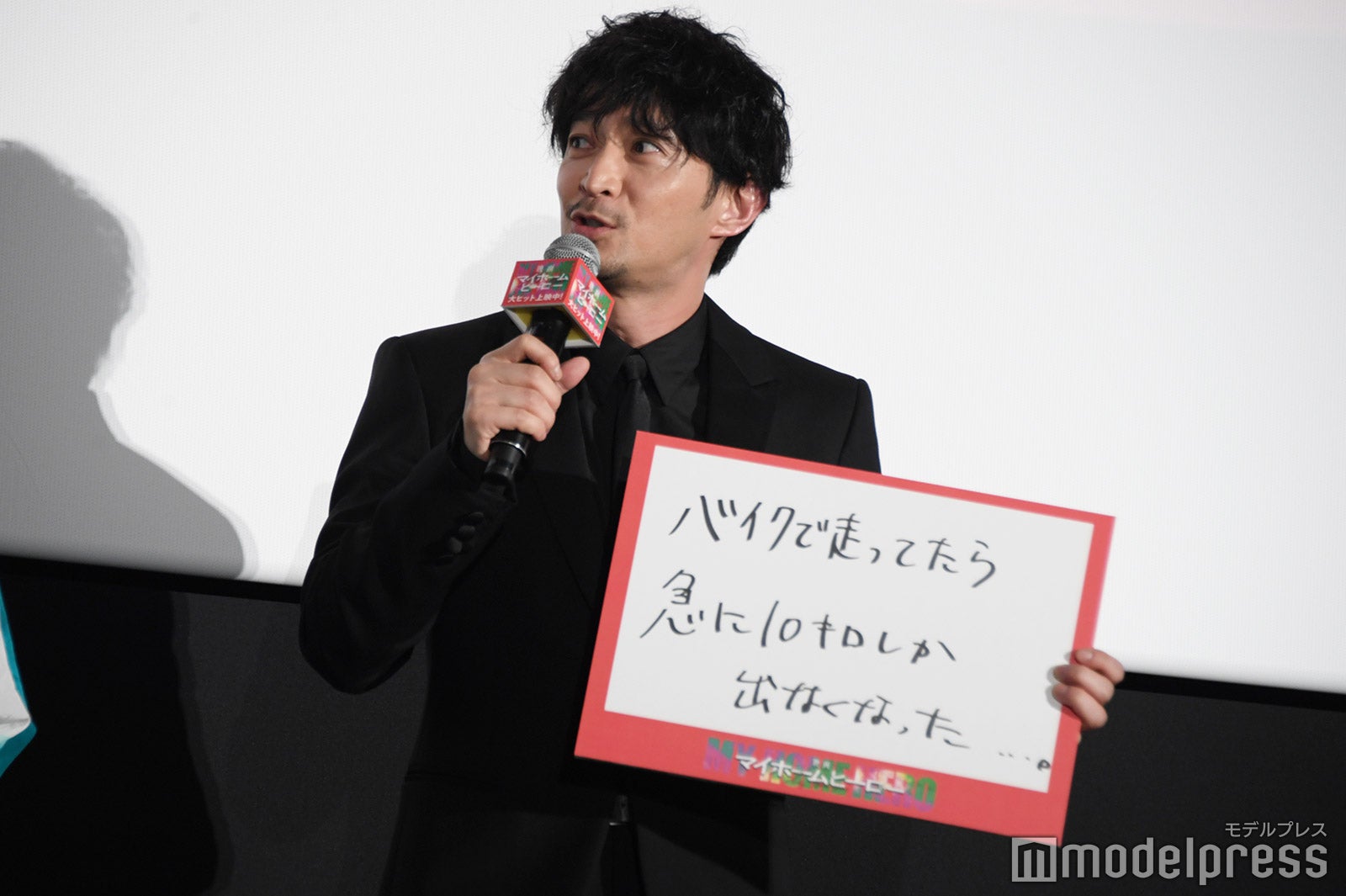 バイクが10キロしか走らなかった津田健次郎（C）モデルプレス