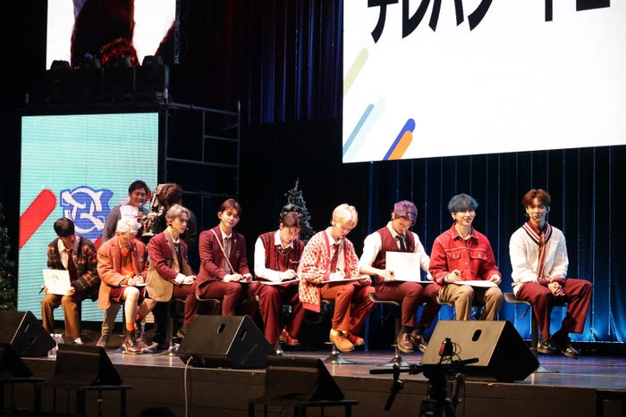 テレパシードローイングを行うTO1「Mnet Japan Winter Party TO1 と一緒に過ごす最高に“SPECIAL”な Winter Party!」(C) CJ ENM Japan