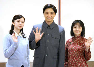 奈緒＆上白石萌歌 一気に仲良し「いつも光のよう」「響き合ってしまった」 舞台「大地の子」開幕