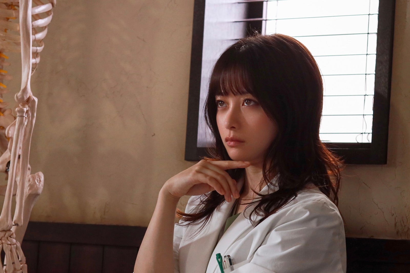 橋本環奈「天久鷹央の推理カルテ」第1話（C）テレビ朝日