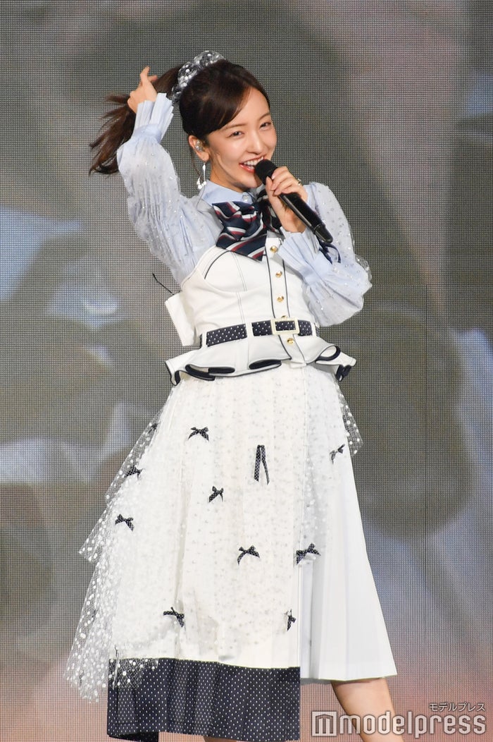 板野友美 峯岸みなみ卒コンの 曲変更 明かす 踊れなくなってしまった モデルプレス 板野友美 峯岸みなみ卒コンの 曲変更 明かす 踊れなくなってしまった モデルプレス