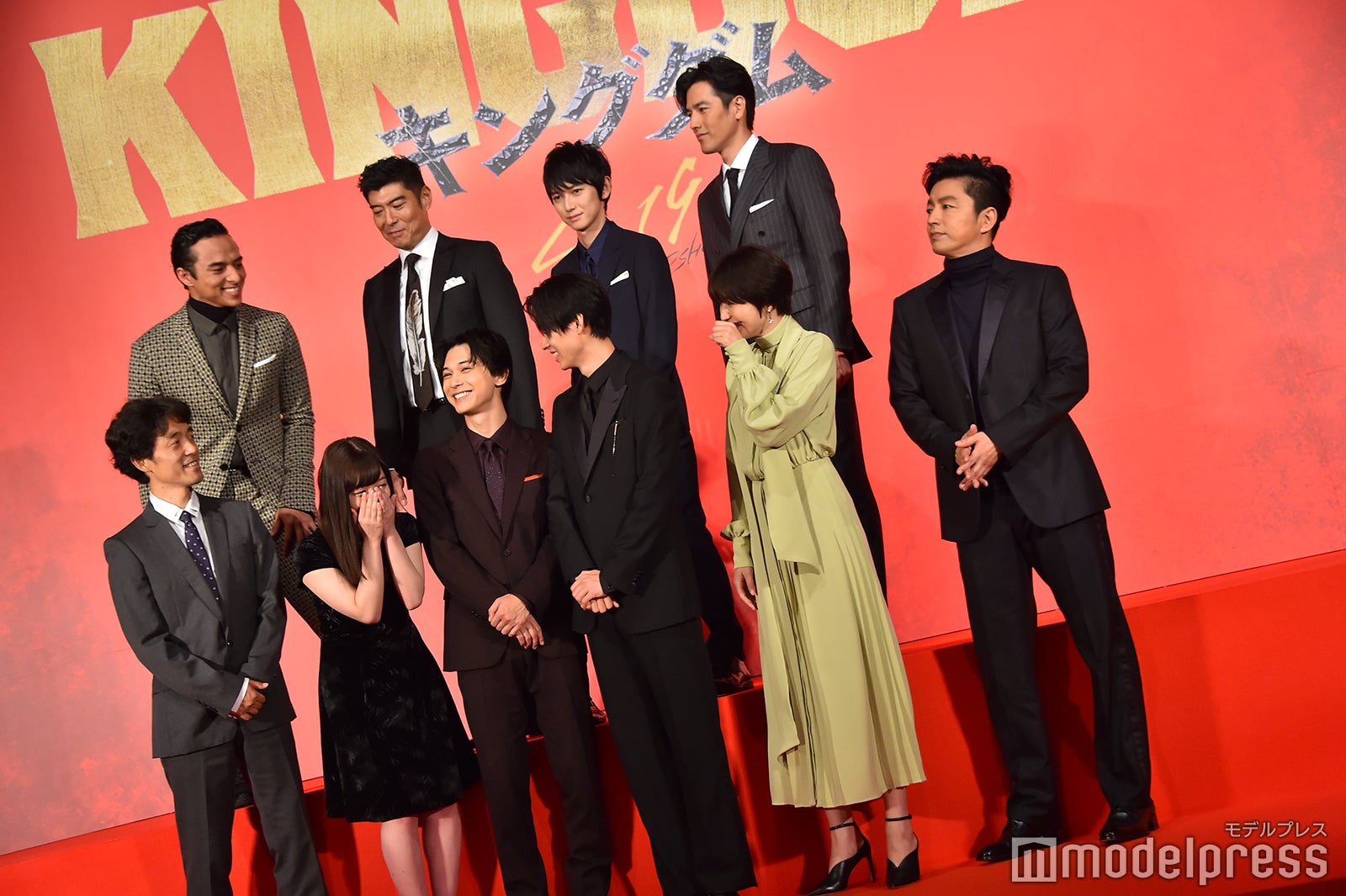 にこやかな写真撮影 （C）モデルプレス