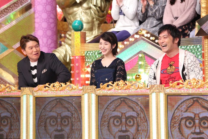 (左から)ヒロミ、浜辺美波、渡辺いっけい (C)日本テレビ