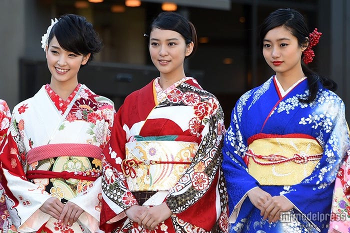 (左より)剛力彩芽、武井咲、忽那汐里