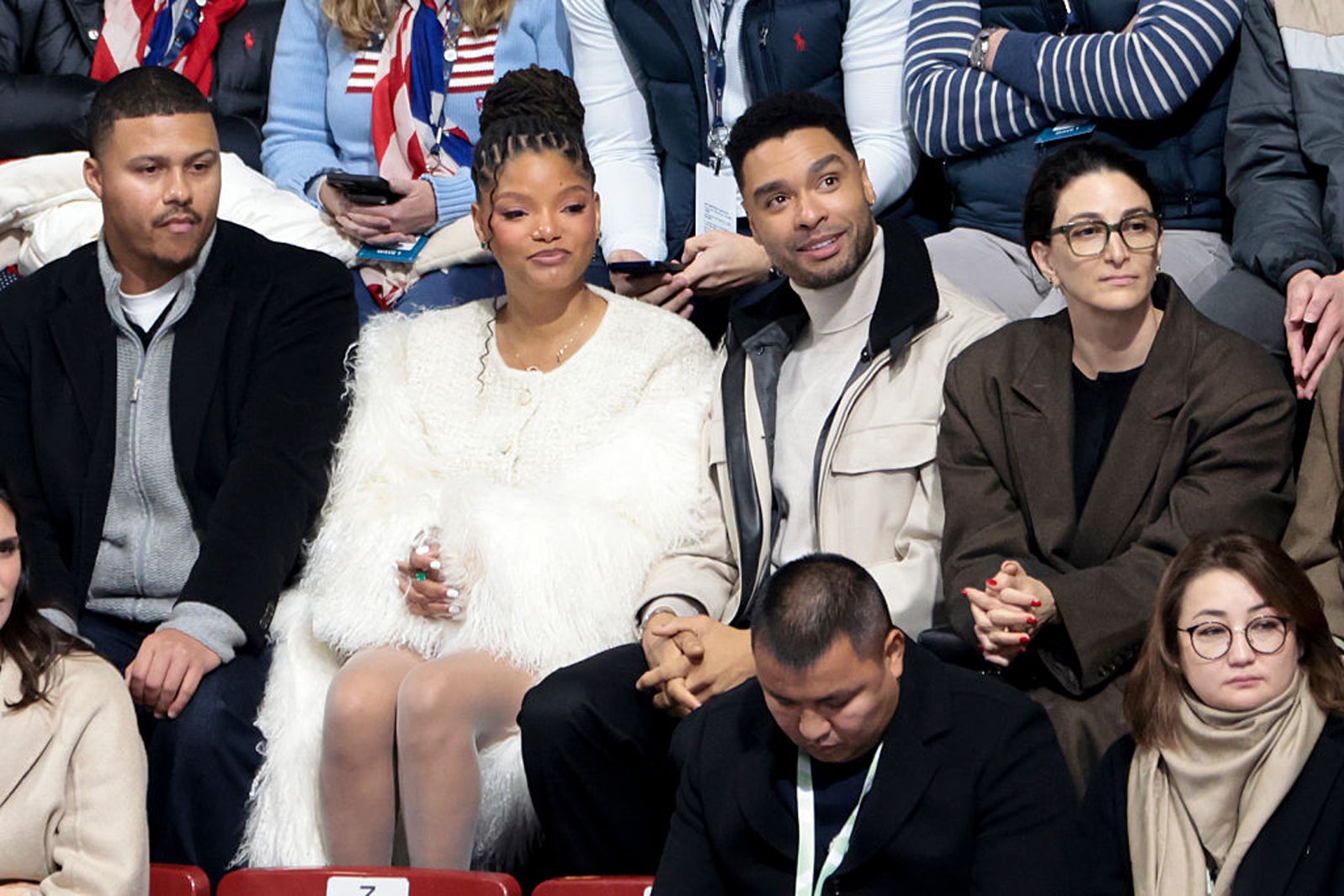 女子フィギュアショートプログラムの試合を観覧するハリー・ベイリー、レゲ＝ジャン・ペイジ／Photo by Getty Images