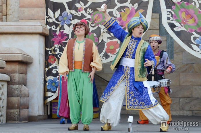 少年アシーム、マジシャン/「スプリングタイム・サプライズ」