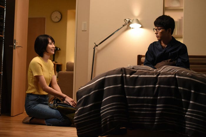 新垣結衣、星野源「逃げるは恥だが役に立つ」第1話・場面カット(C)TBS