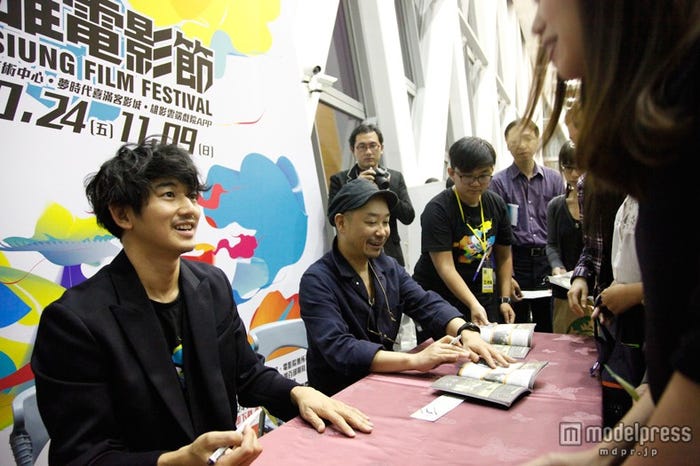 瑛太/高雄映画祭サイン会の様子(C)2014「まほろ駅前狂騒曲」製作委員会