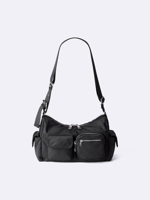 GU アウトポケットショルダーバッグ GUのアウトポケットショルダーバッグ