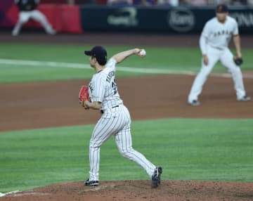 侍ジャパン 種市が痛恨の牽制悪送球で追加点献上 終盤の大事な場面で守備にも綻び 完全に走者の逆をつくも