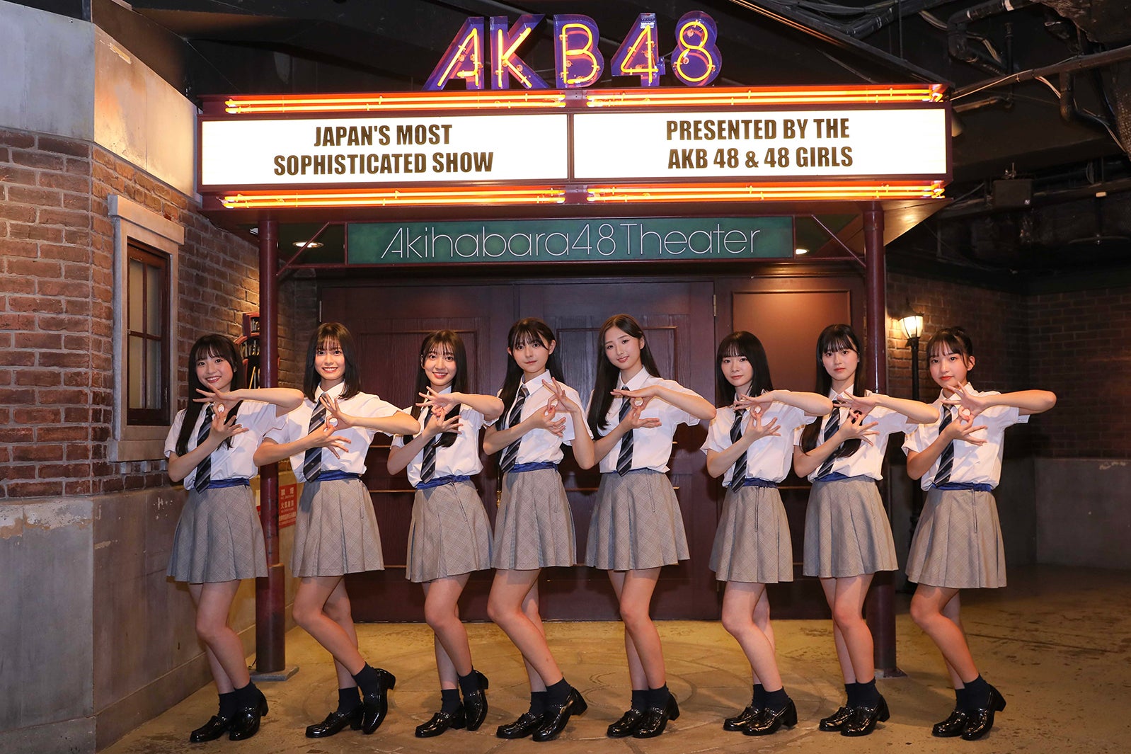 AKB48・18期生（C）AKB48