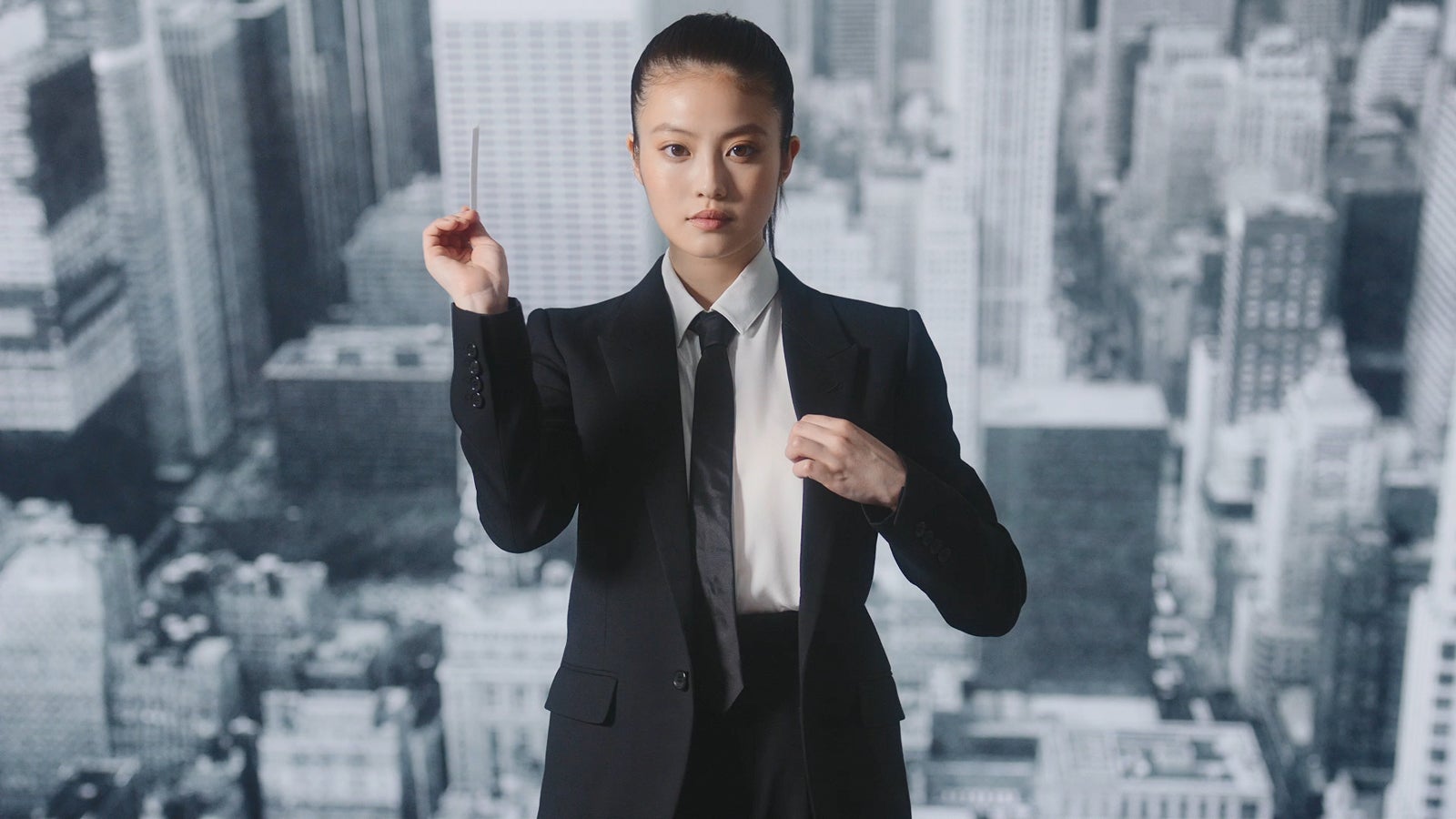 今田美桜、“頑張っていること”明かす「家で一人で黙々と」 マニッシュなスーツ＆ヘアメイクで登場