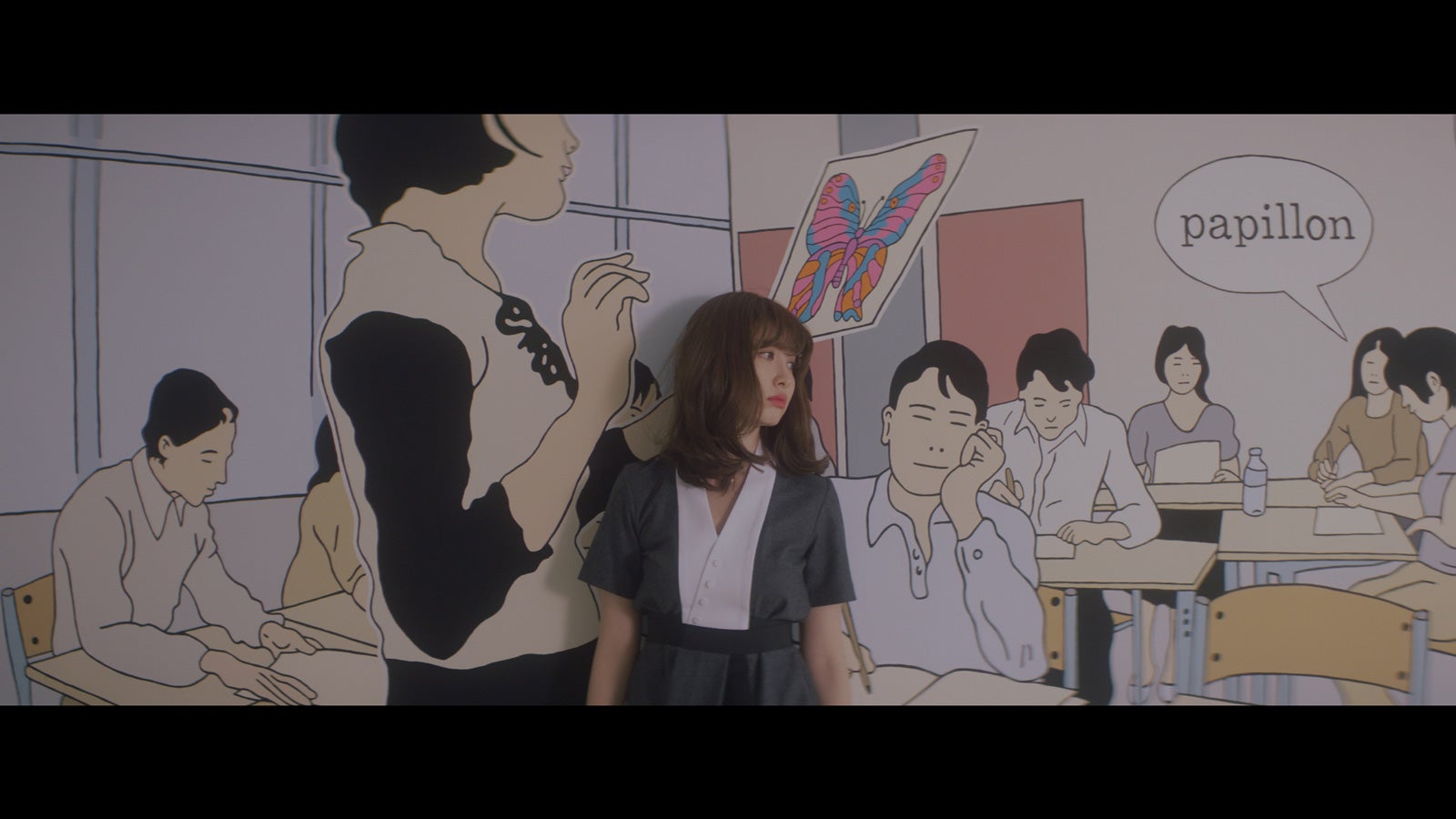 小嶋陽菜／「気づかれないように…」MVより（C）AKS