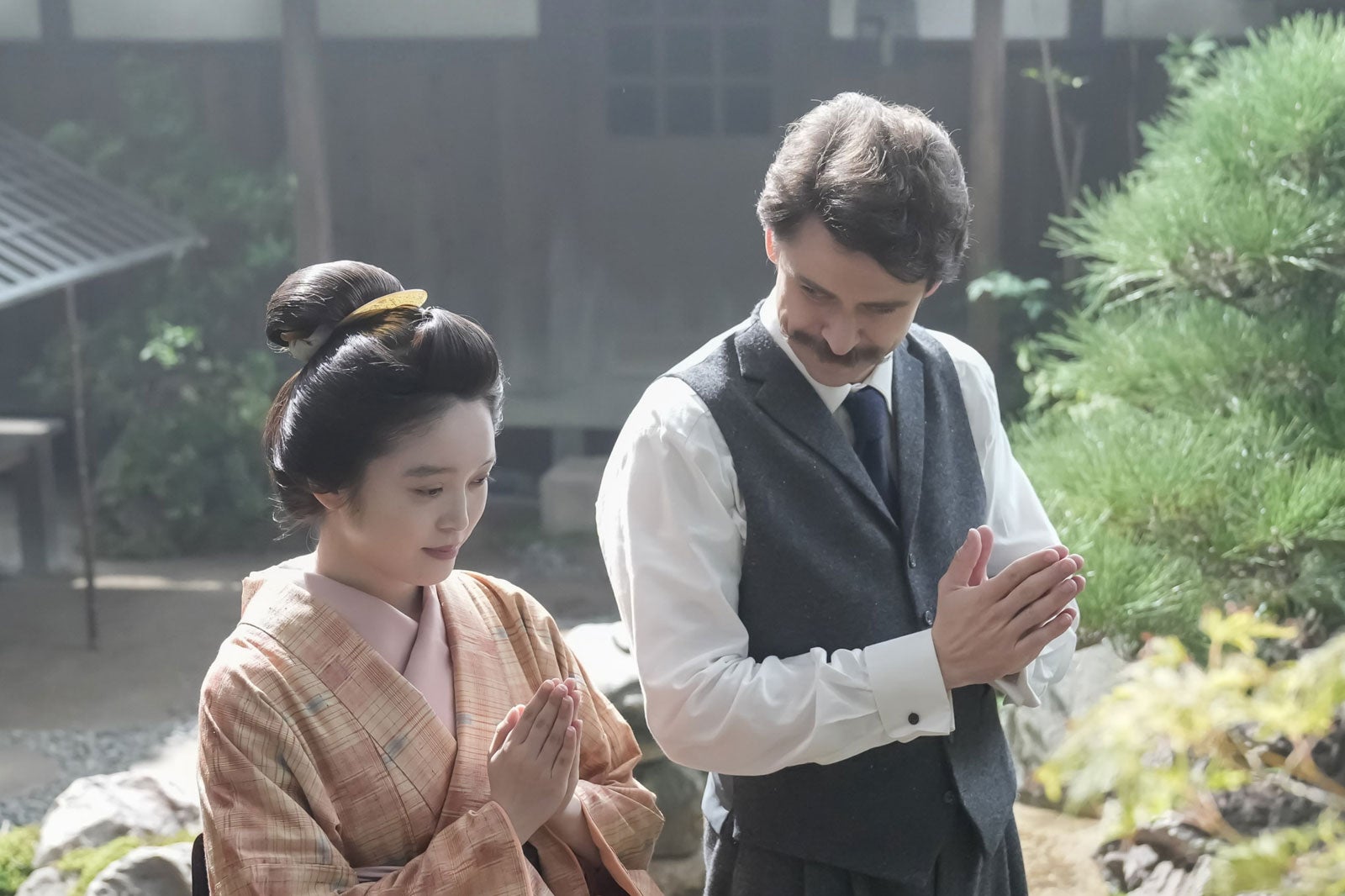 高石あかり、トミー・バストウ「ばけばけ」第71話（C）NHK