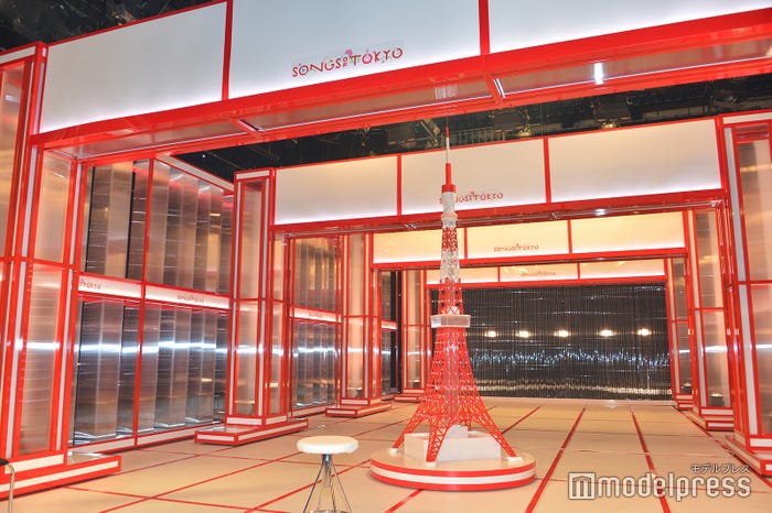 「SONGS OF TOKYO」番組セット(C)モデルプレス