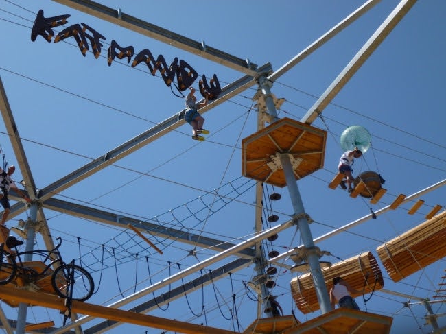 挑戦のイメージ（海外の同型機種の事例）／画像提供：富士急行