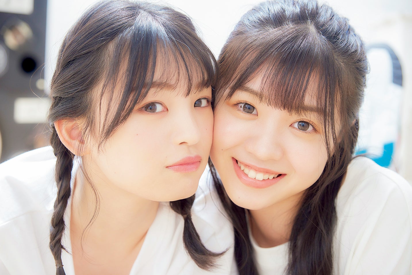 貞野遥香、新澤菜央（C）田川雄一、光文社