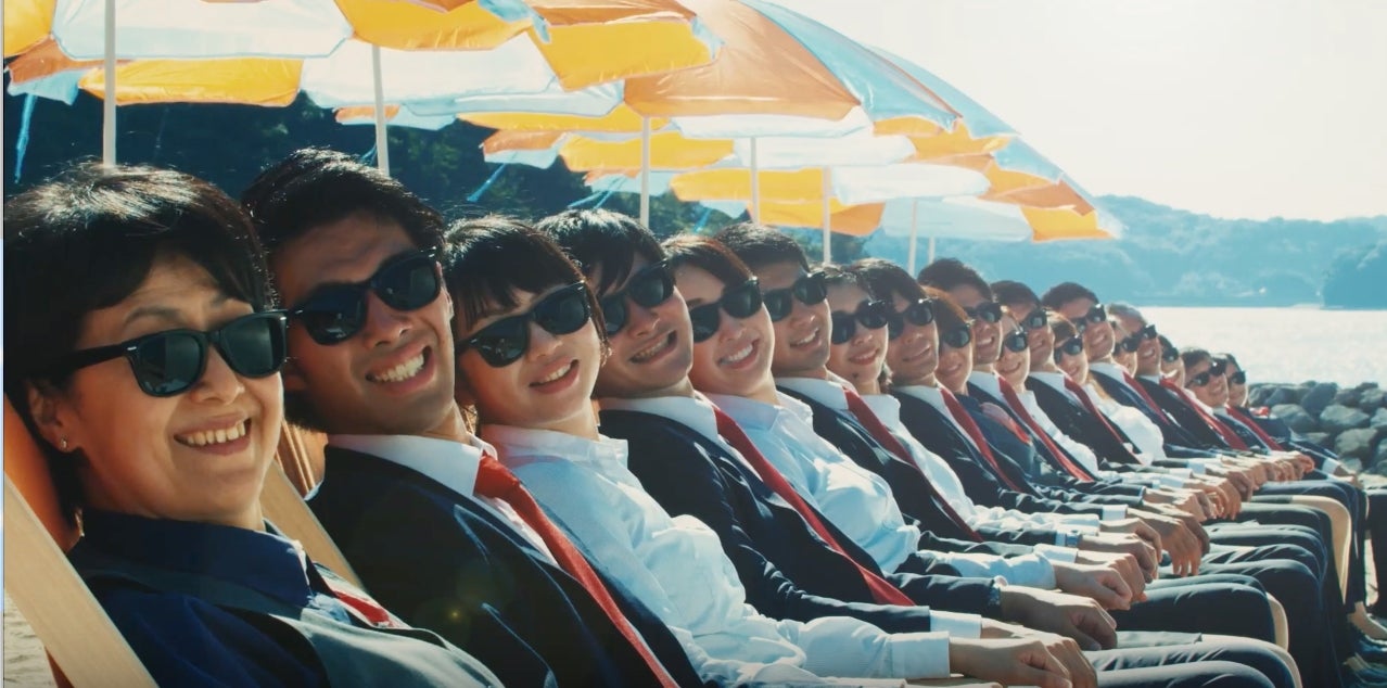 本気で踊る社員たちが楽しそう！／「みずほダンス」より