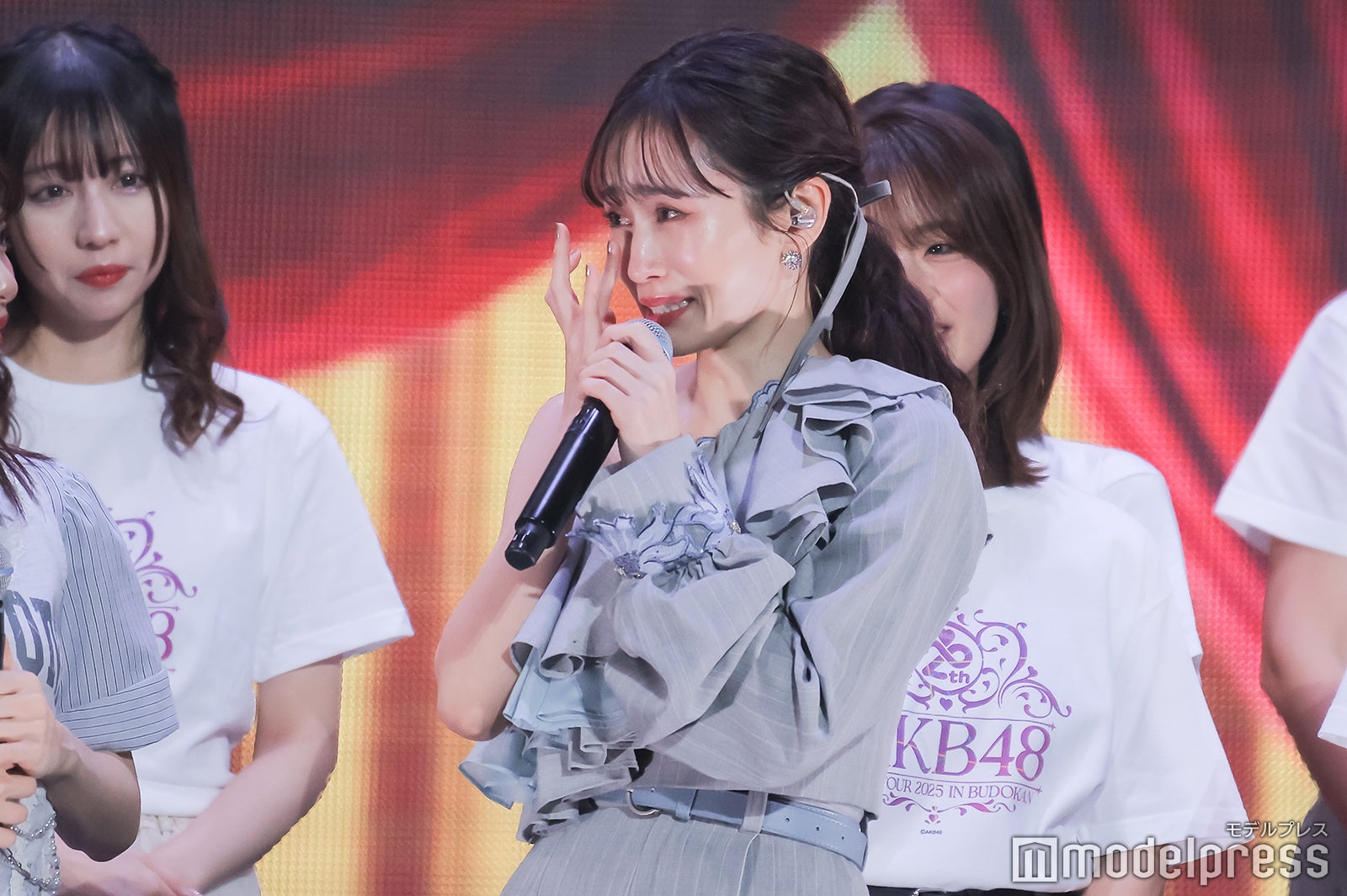 前田敦子が涙「秋元先生にお礼が言いたい」ステージ上にAKB48現役＆OGメンバー184人集結【20周年記念コンサート】