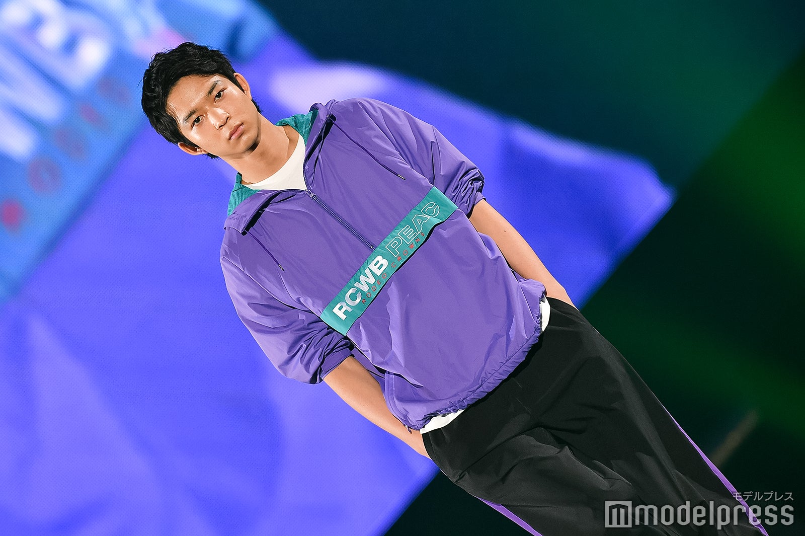 「花晴れ」で注目の鈴木仁、黒髪で“笑顔封印”クールなランウェイ＜神コレ2018A／W＞