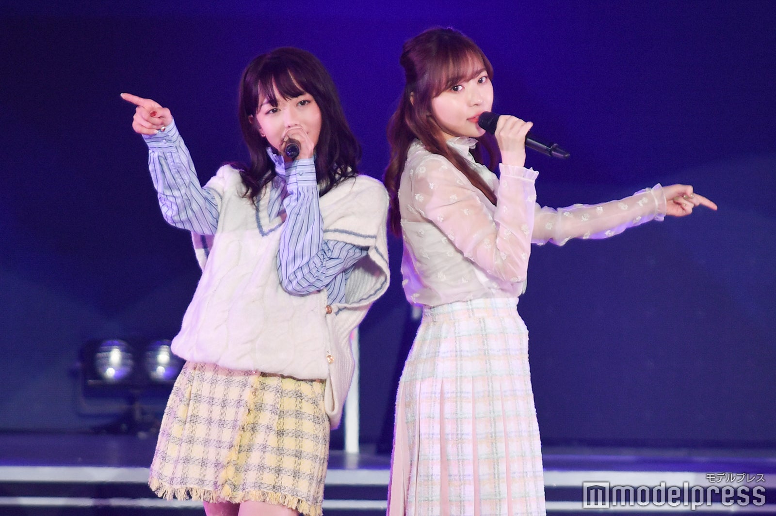 峯岸みなみ、指原莉乃「峯岸みなみ卒業コンサート～桜の咲かない春はない～」（C）モデルプレス