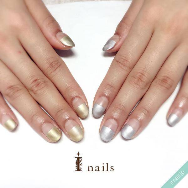 メタリックも直線フレンチネイルで取り入れやすくなる