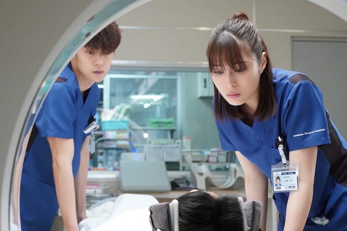 窪田正孝、広瀬アリス/「ラジエーションハウスⅡ~放射線科の診断レポート~」第2話より(C)フジテレビ
