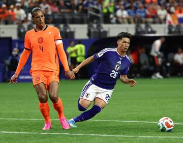 かっけー！日本と激闘の最強DF オフショットも超絶オーラ漂う姿「バチバチにいけてる」「ビジュ仕上がりすぎ」と反響