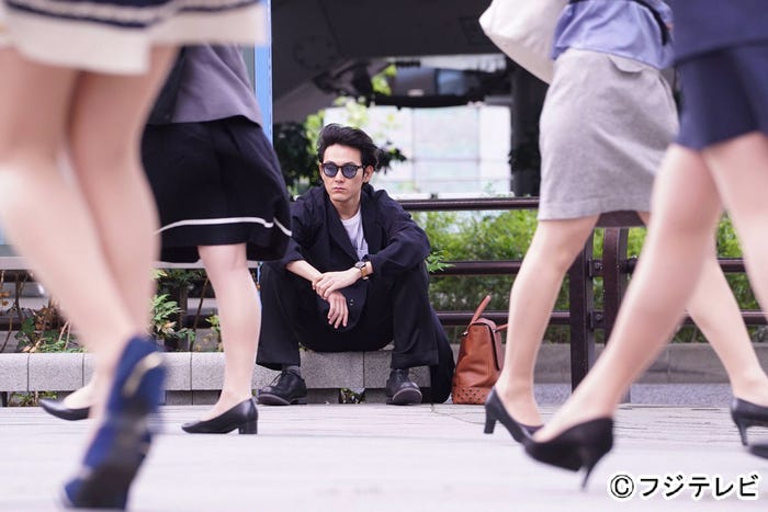 松田龍平「営業部長 吉良奈津子」第1話より/画像提供:フジテレビ