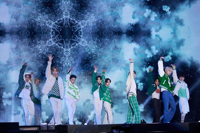 JO1「2021 JO1 LIVE “OPEN THE DOOR”」(C)LAPONE ENTERTAINMENT