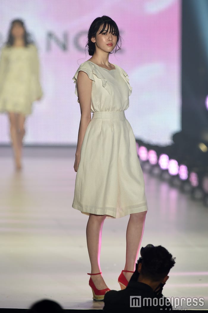 三吉彩花(C)モデルプレス