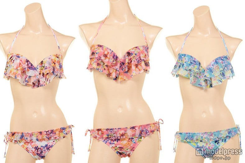 フラワープリント 2段フリルワイヤーブラビキニ14,580円(税込)ホワイト、ピンク、ミントグリーンの3色展開「Swimwear Collection」