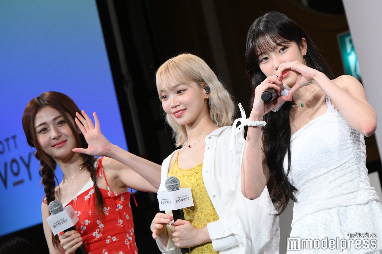 HUH YUNJIN、KIM CHAEWON、KAZUHA／LE SSERAFIM（C）モデルプレス