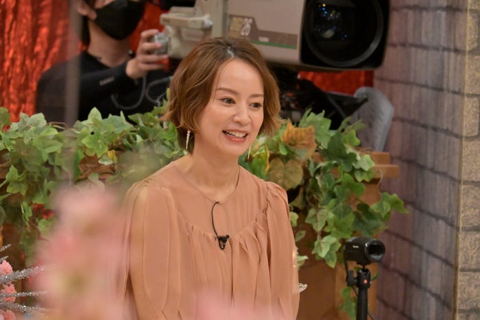 鈴木亜美(C)読売テレビ