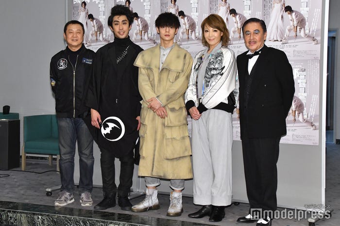 (左から)金守珍、北村有起哉、窪田正孝、柚希礼音、風間杜夫 (C)モデルプレス