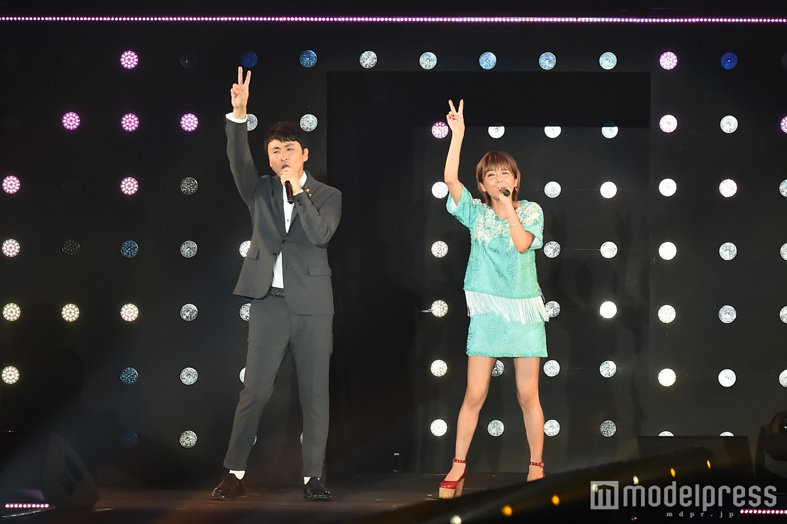 AAA宇野実彩子＆アンジャッシュ児嶋一哉（C）モデルプレス