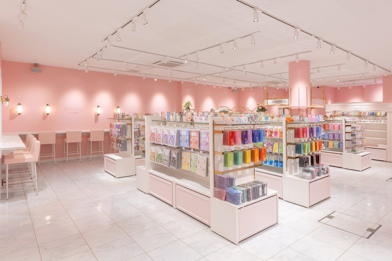 原宿に推し活専門店「fanfancy+ with GiGO」デコグッズコーナーや推し色フードなど