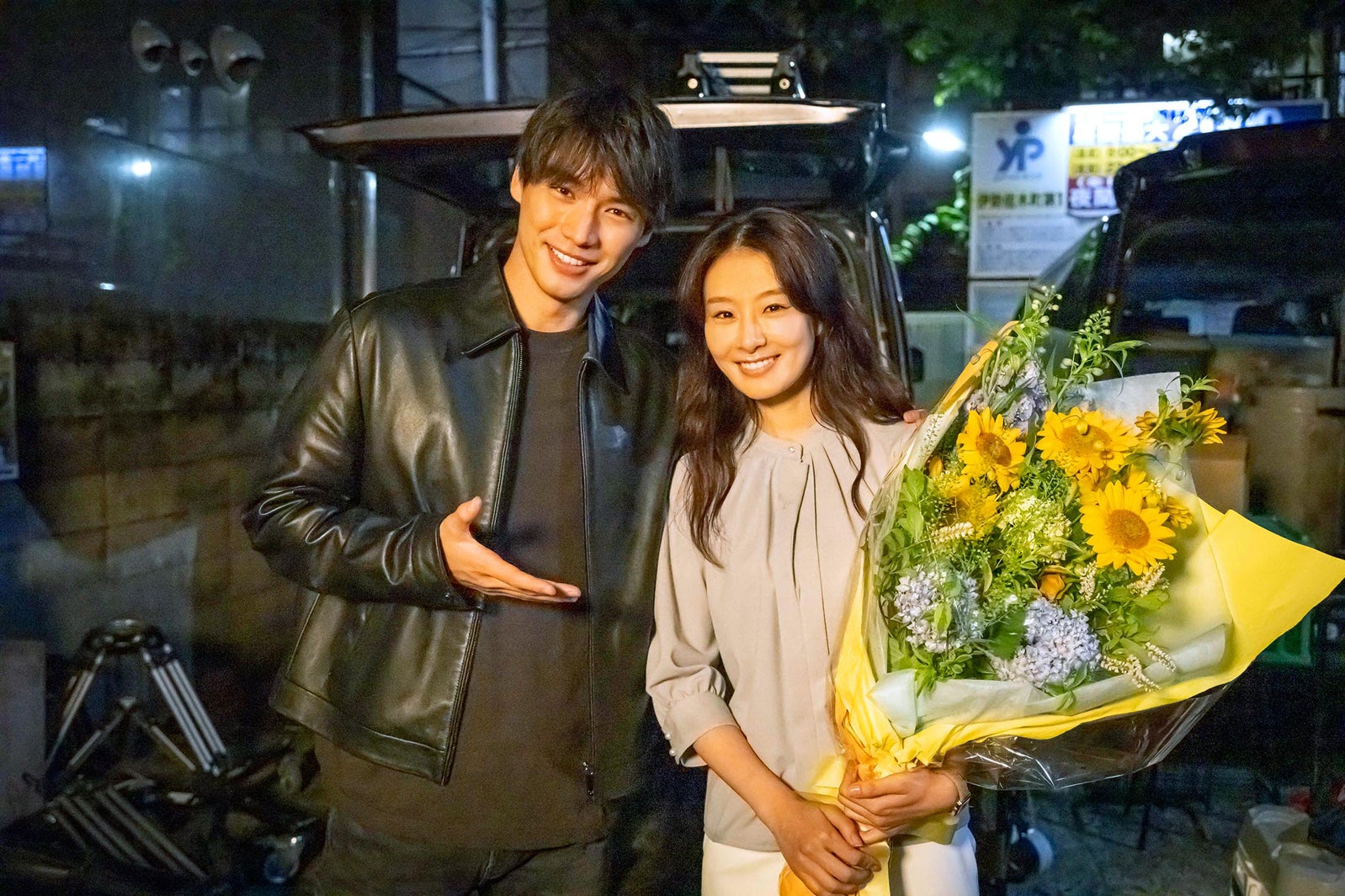 福士蒼汰＆玄理「弁護士ソドム」笑顔でクランクアップ「密度の濃い日々を過ごせた」