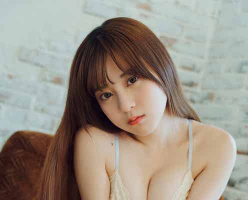 “奇跡の1枚で話題”中川心、美ボディ解放 キュートな表情も見せる