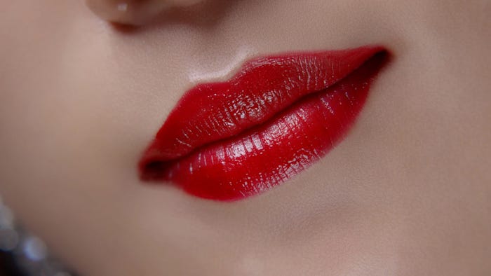 フワちゃん/新CM「その正体は」篇より(提供写真)