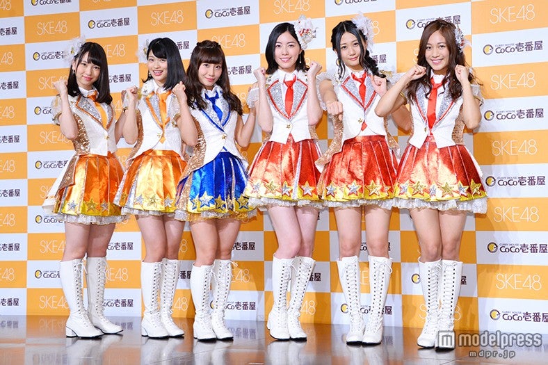 （左から）熊崎晴香、東李苑、柴田阿弥、松井珠理奈、古畑奈和、斉藤真木子