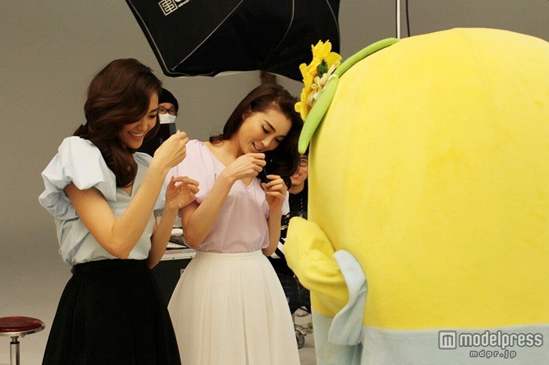 ジュエリーの撮影（画像提供：小学館）