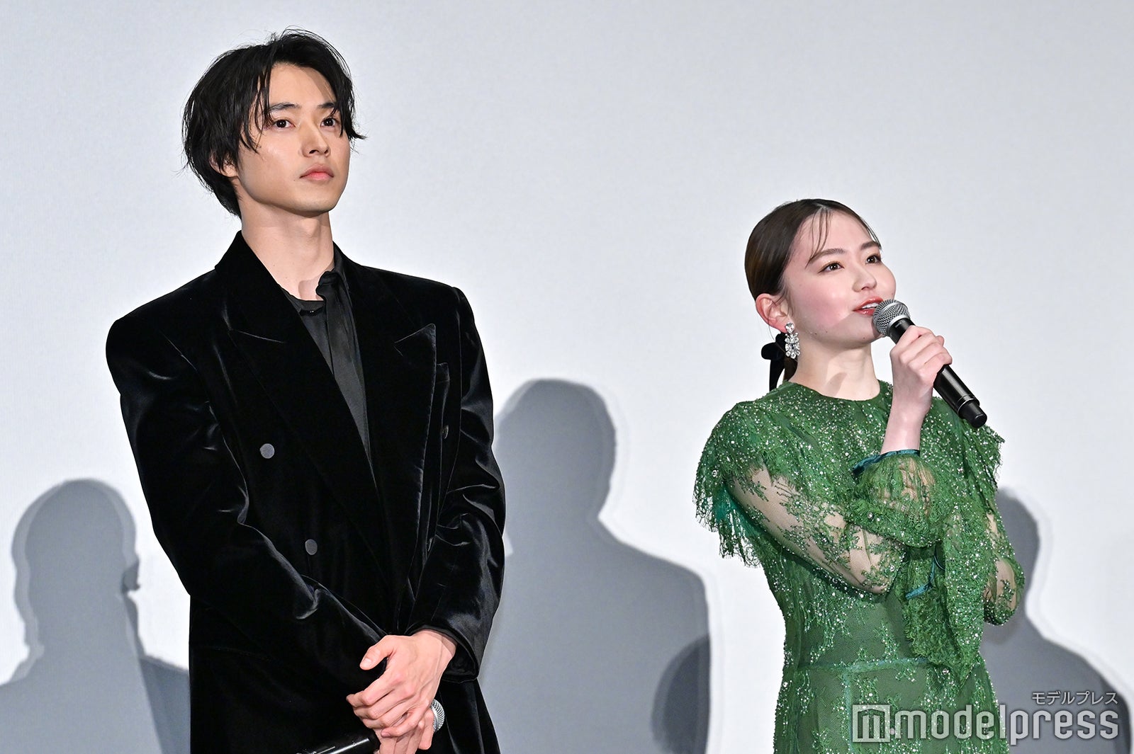 山崎賢人、山田杏奈（C）モデルプレス