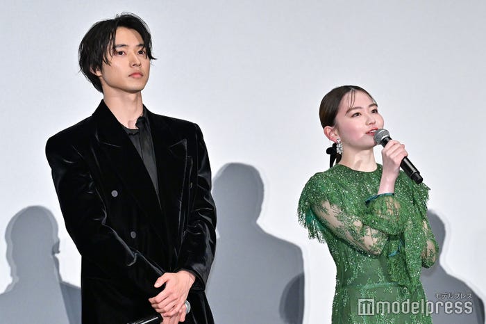 山崎賢人、山田杏奈(C)モデルプレス